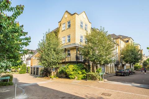 25 Renwick Drive, Bromley, BR2 9GS