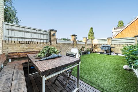 25 Renwick Drive, Bromley, BR2 9GS