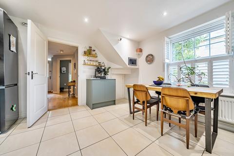 25 Renwick Drive, Bromley, BR2 9GS