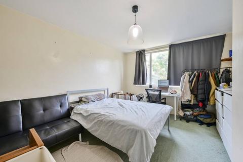3 bedroom flat to rent, Arabella Drive, Putney, London, SW15