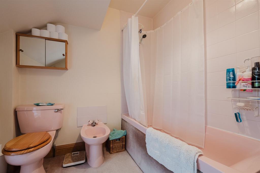 En-Suite Bathroom