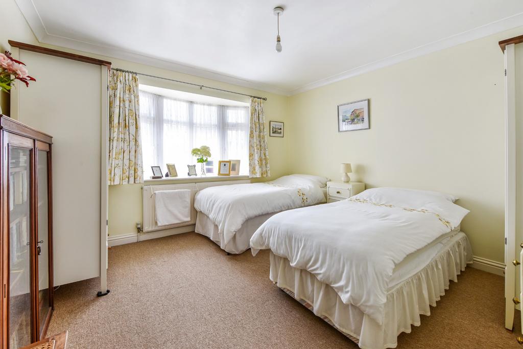 Twin bedroom