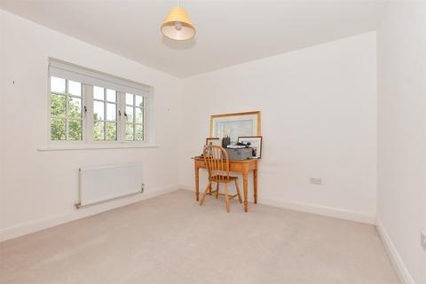 13 Fuggle Drive, Tenterden, TN30 6FJ