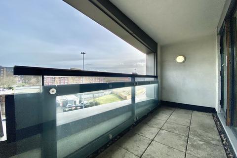 2 bedroom apartment to rent, The Gateway East, Marsh Lane, Leeds, West Yorkshire, LS9