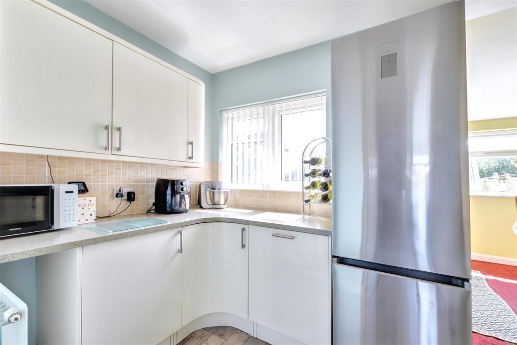 Kitchen 2.jpeg