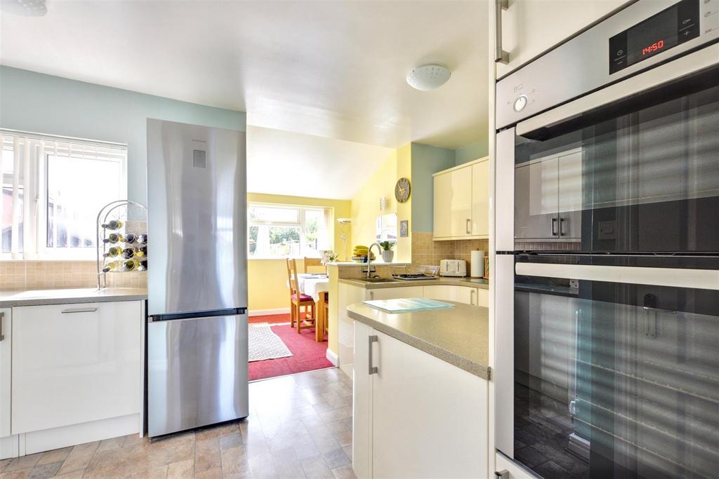 Kitchen 1.jpeg