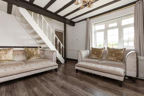 2 Beechen Lane, Lower Kingswood, Tadworth, KT20 6RY