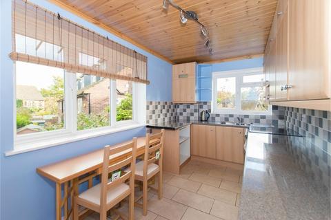 2 bedroom maisonette to rent, Pinewood Road, Iver SL0