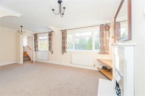 2 bedroom maisonette to rent, Pinewood Road, Iver SL0