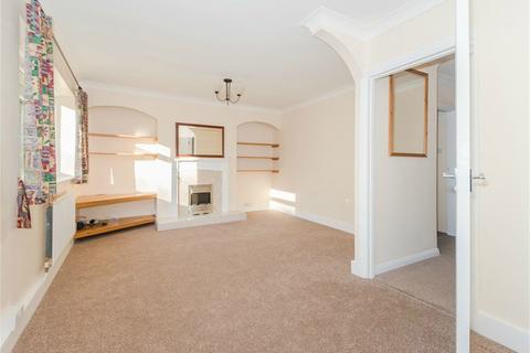 2 bedroom maisonette to rent, Pinewood Road, Iver SL0