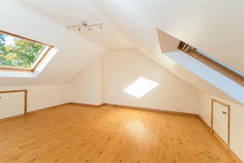 2 bedroom maisonette to rent, Pinewood Road, Iver SL0