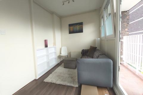 4 bedroom flat to rent, Ludovick Walk, London, SW15