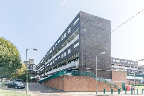 4 bedroom flat to rent, Ludovick Walk, London, SW15