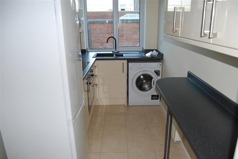 2 bedroom flat to rent, Lymington Road, Highcliffe, Christchurch, BH23 5EB