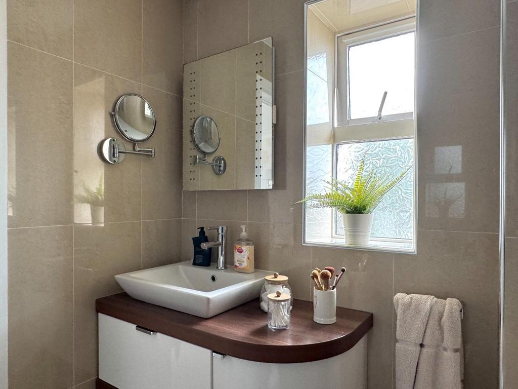En-Suite 1