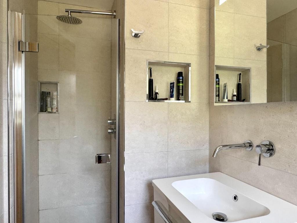 En-Suite 2