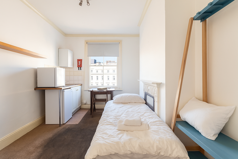 Studio to rent,  Pembridge Villas, London W11