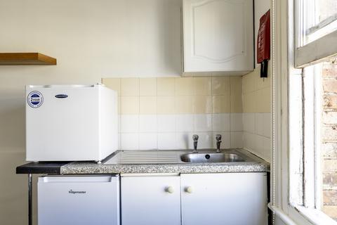 Studio to rent,  Pembridge Villas, London W11