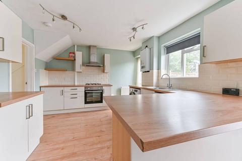 18 Marlowe Square, Mitcham, CR4 1DT