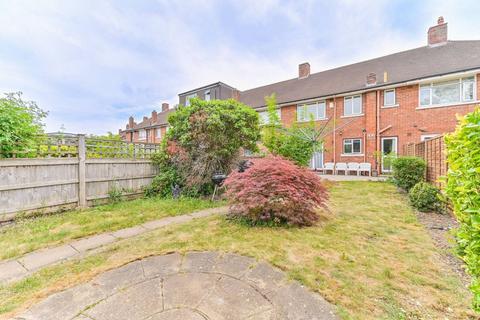18 Marlowe Square, Mitcham, CR4 1DT