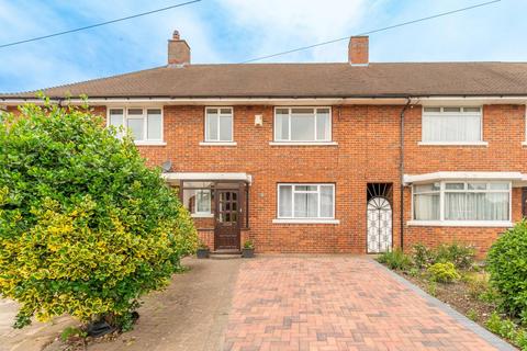 18 Marlowe Square, Mitcham, CR4 1DT
