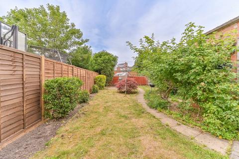 18 Marlowe Square, Mitcham, CR4 1DT