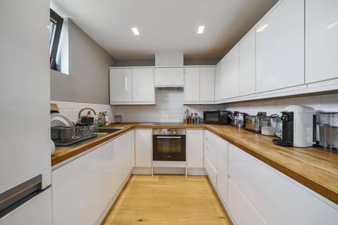 2 bedroom flat for sale, Sandhurst Court, Brixton, London, SW2