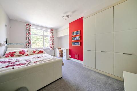 undefined, Glamorgan Road, Hampton Wick, KT1
