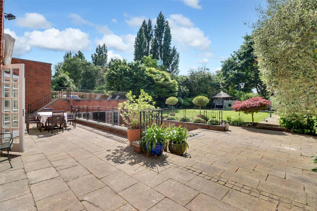 PATIO WIDE.jpg