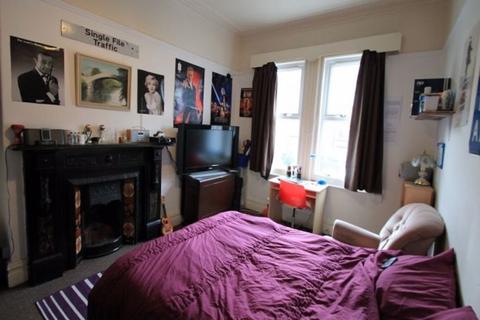 6 bedroom house to rent, Brudenell Avenue, Leeds LS6