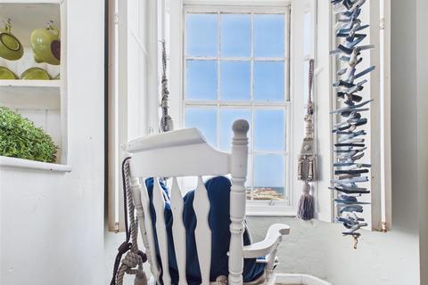 3 bedroom apartment for sale, Pier Court, New Street, Cromer