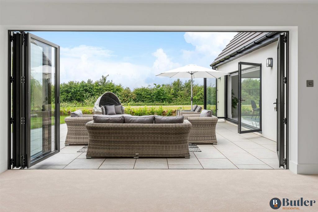 Lounge Bi-Folds