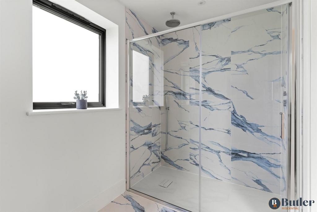 En-suite Shower