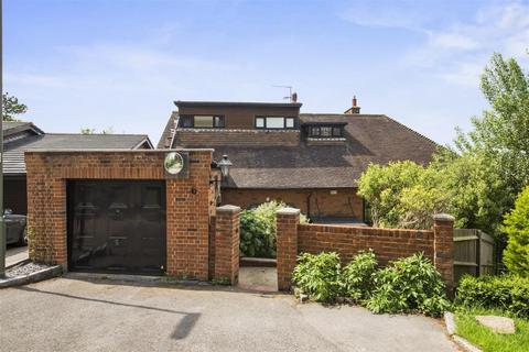 6 Abbot Road, Guildford, GU1 3TA