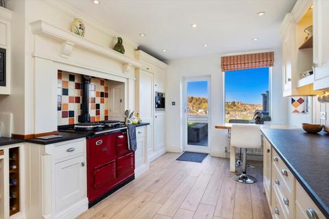 6 Abbot Road, Guildford, GU1 3TA