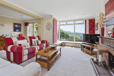 6 Abbot Road, Guildford, GU1 3TA