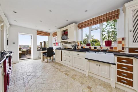 6 Abbot Road, Guildford, GU1 3TA