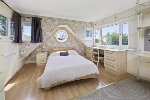 6 Abbot Road, Guildford, GU1 3TA