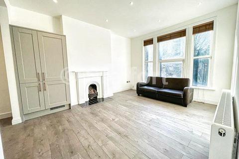 2 bedroom flat for sale, Archway Road, London, N6