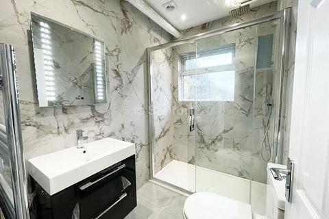 2 bedroom flat for sale, Archway Road, London, N6