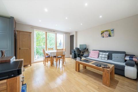 2 bedroom flat for sale, London Road, Isleworth TW7