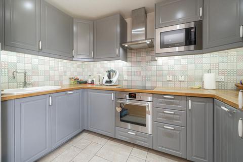 2 bedroom flat for sale, London Road, Isleworth TW7