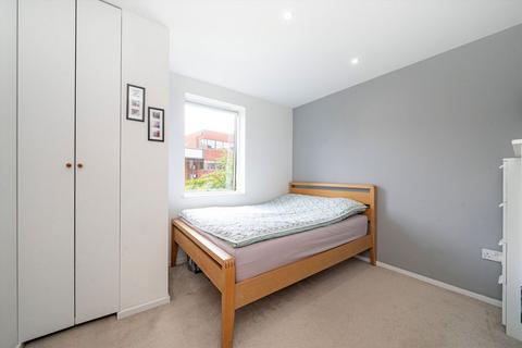 2 bedroom flat for sale, London Road, Isleworth TW7
