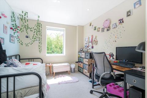 2 bedroom flat for sale, London Road, Isleworth TW7