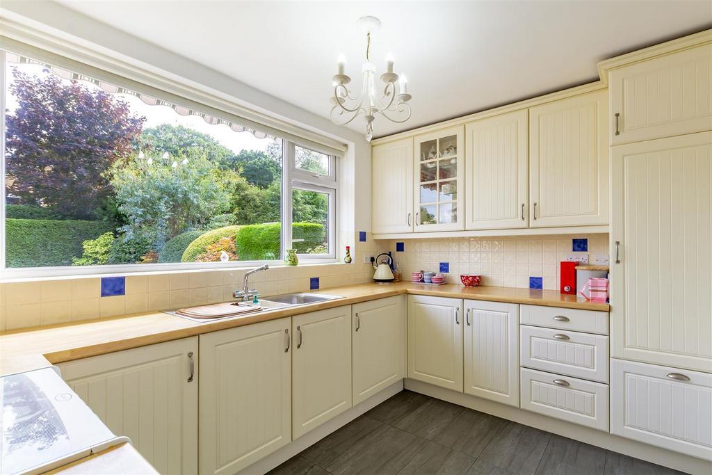 Kitchen (2)-HDR copy.jpg