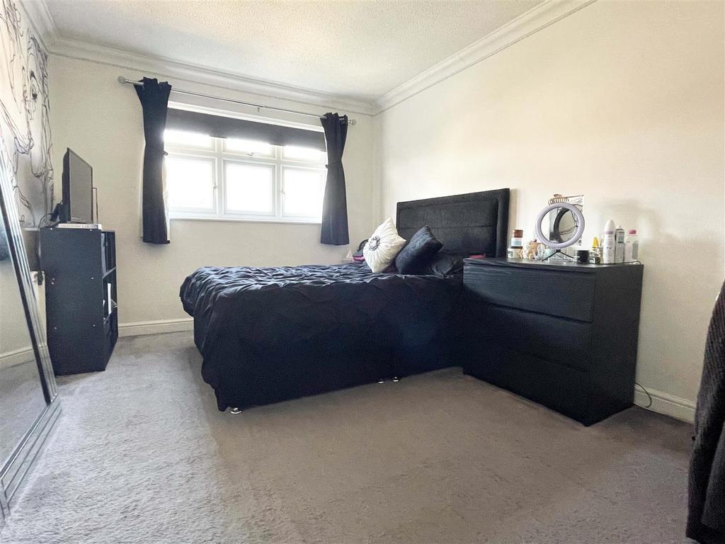 Bed1.jpg