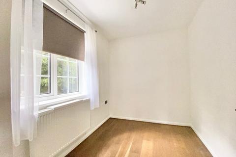 Flat 8, The Devonshires, 10 Burgh Heath Road, Epsom, KT17 4LJ
