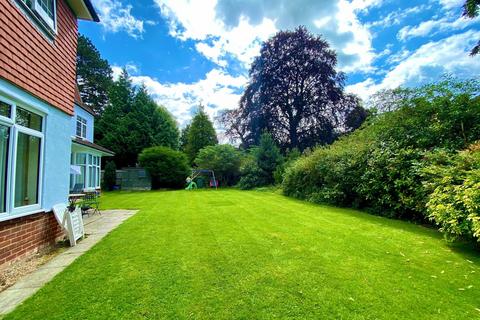 Flat 8, The Devonshires, 10 Burgh Heath Road, Epsom, KT17 4LJ