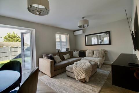 4 Leaf Hill Drive, Romford, RM3 7FA