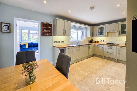23 Pass Avenue, Lichfield, WS14 9NJ
